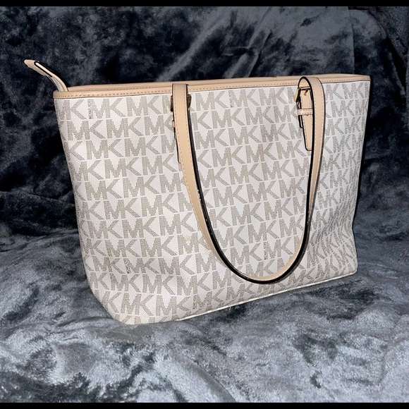 Michael Kors Jet Set Travel Tote Bag - Picture 3 of 9